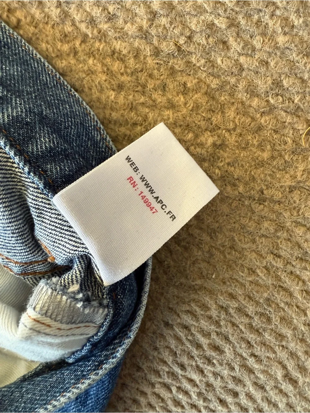 A.P.C. Men’s Medium Wash “Jean Cure” Denim Jeans Size 30 X 33 Printed Pocket EUC